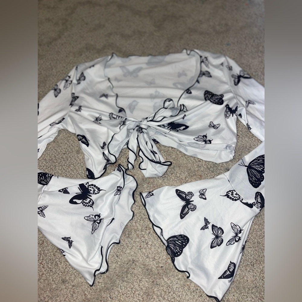 Long Sleeve Tie Up Flare Crop Top